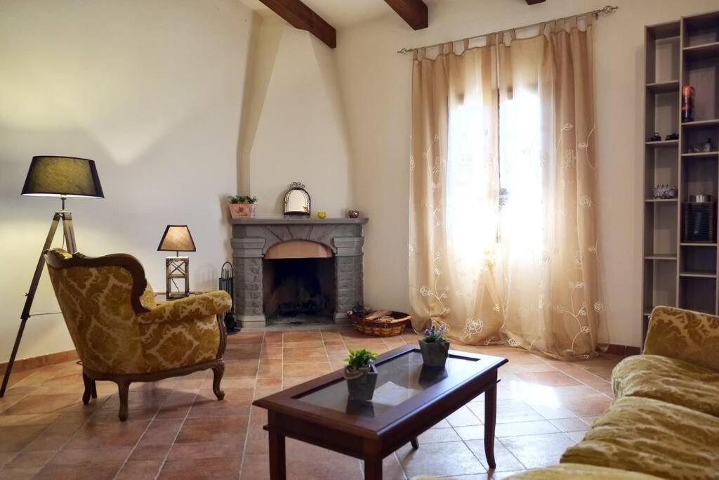 Вилла Poggio Ai Legni Чертальдо Экстерьер фото